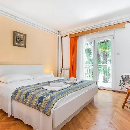 Jure Apartment