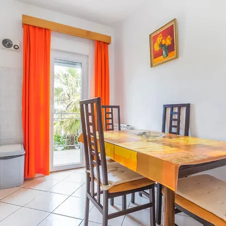Jure Apartment *